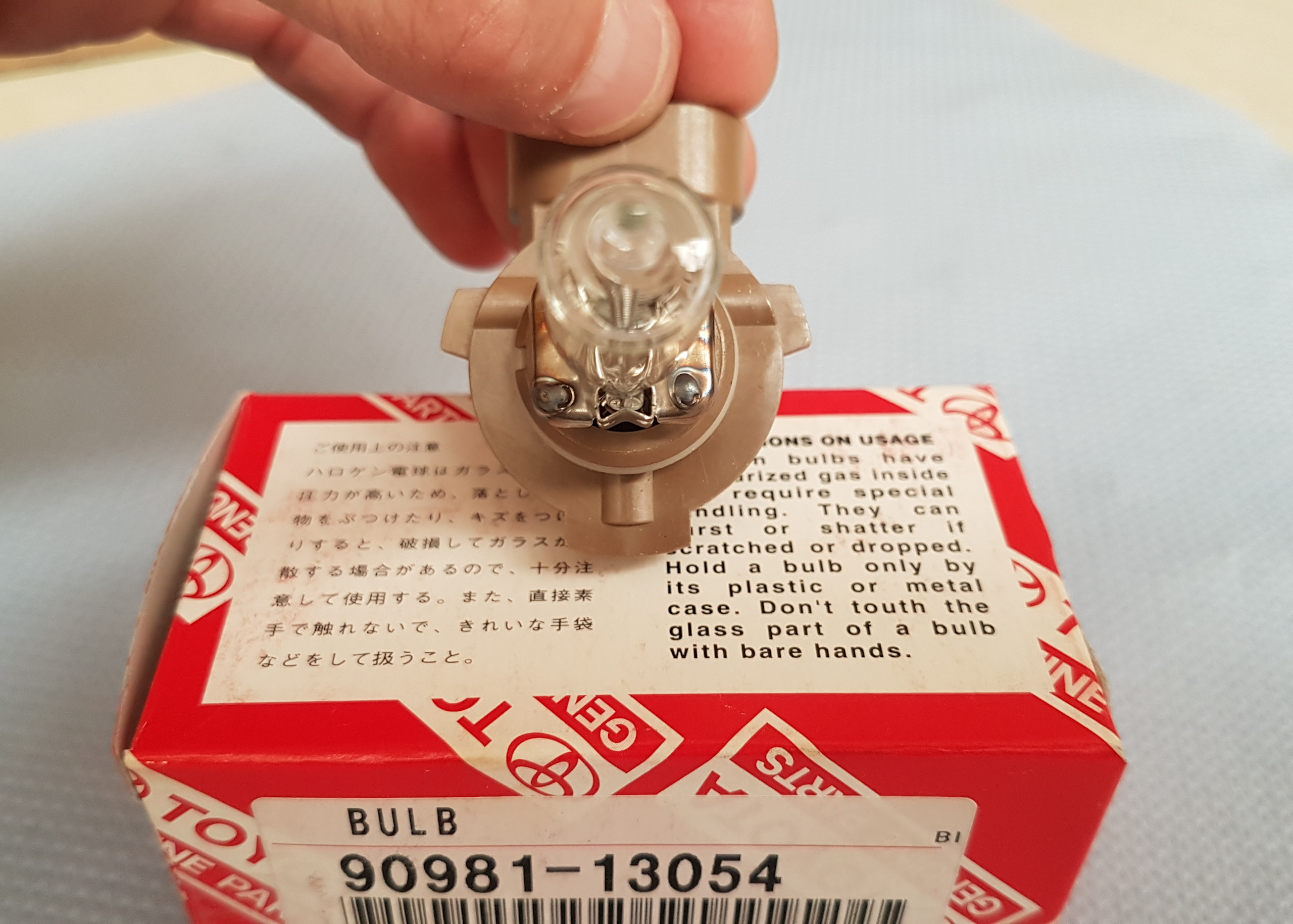 Toyota OEM 9006J lamp voor J-spec koplampen - Klik om te sluiten