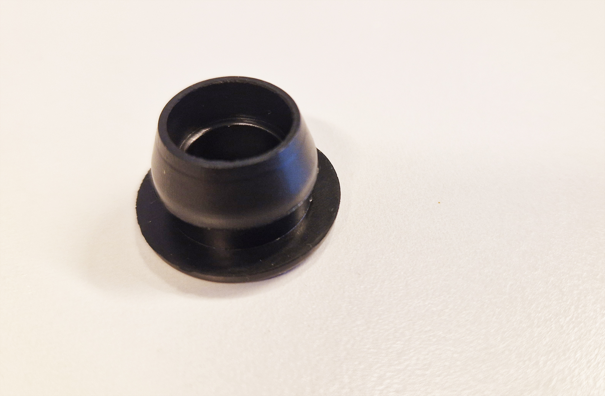 Toyota OEM grommet PCV valve - 90480-18001